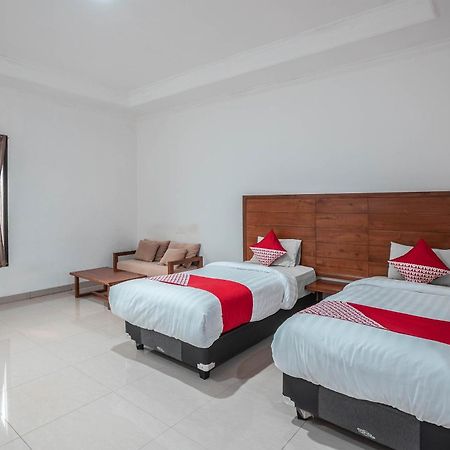 Super Oyo 686 Bunga Karang Hotel Bekasi Esterno foto