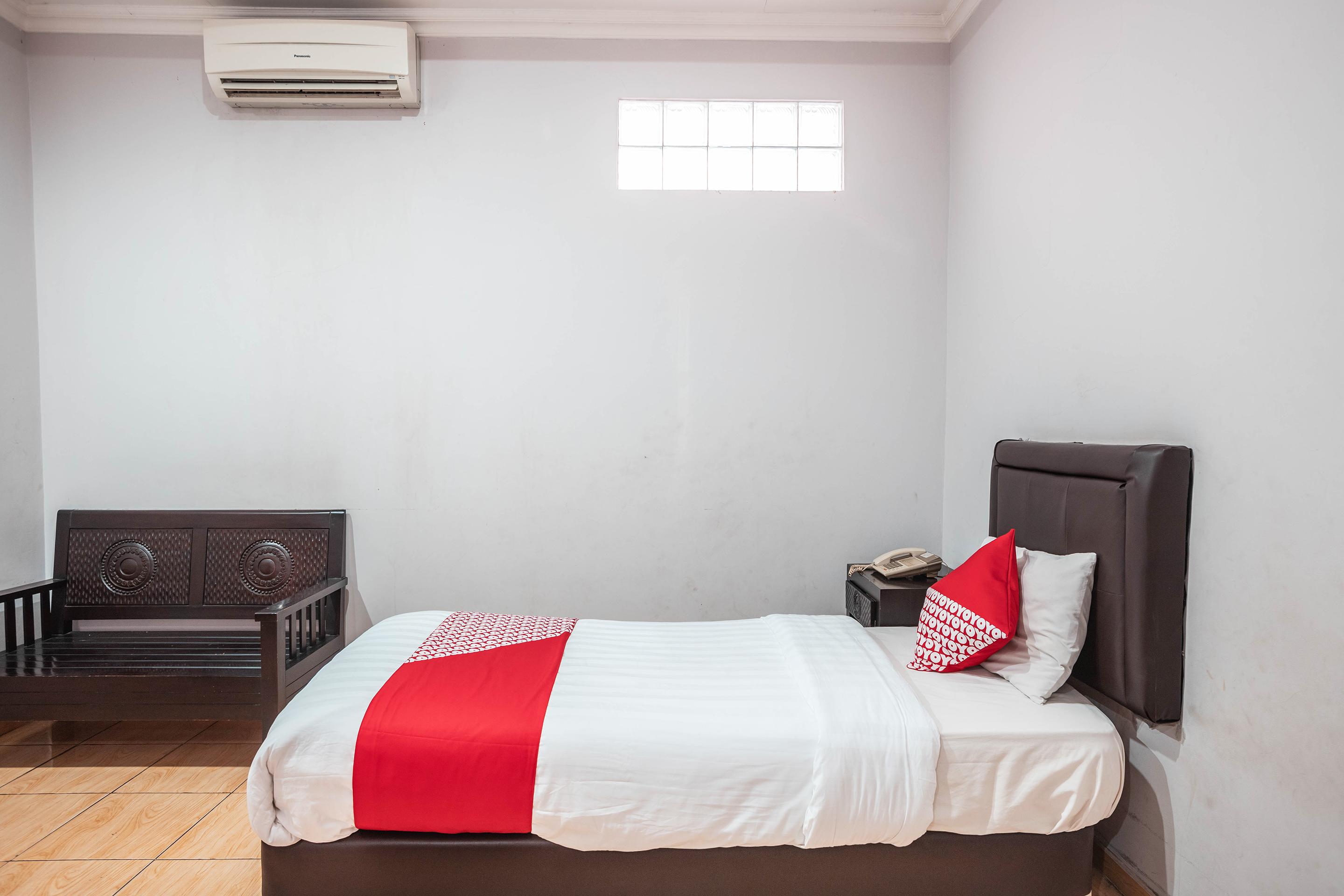 Super Oyo 686 Bunga Karang Hotel Bekasi Esterno foto