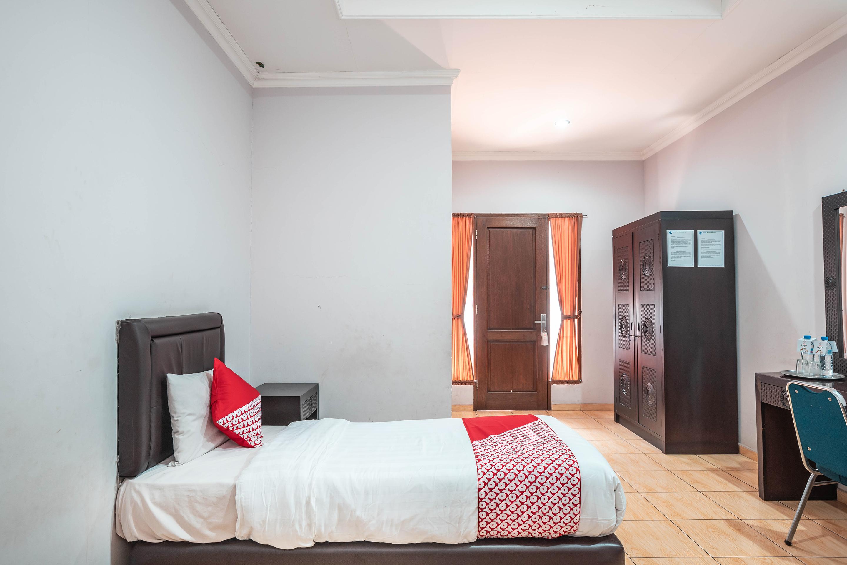 Super Oyo 686 Bunga Karang Hotel Bekasi Esterno foto