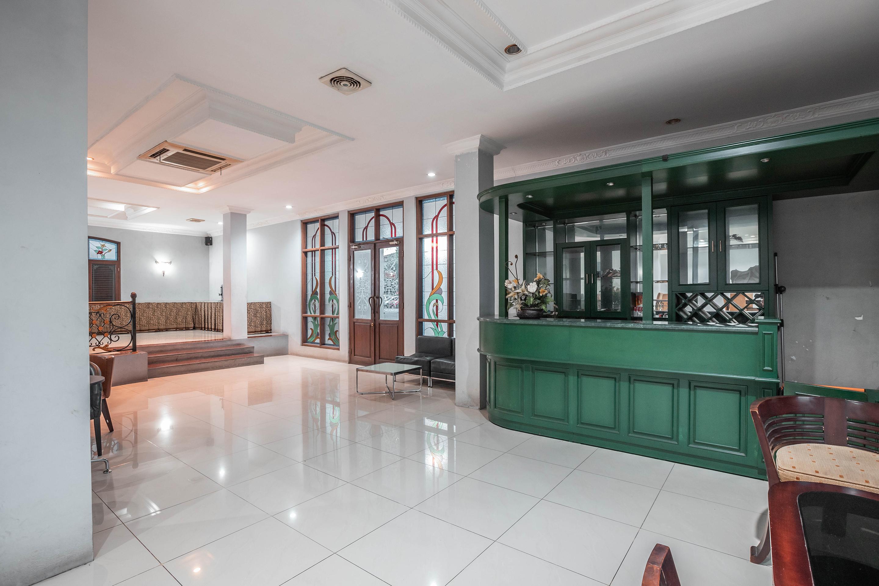 Super Oyo 686 Bunga Karang Hotel Bekasi Esterno foto
