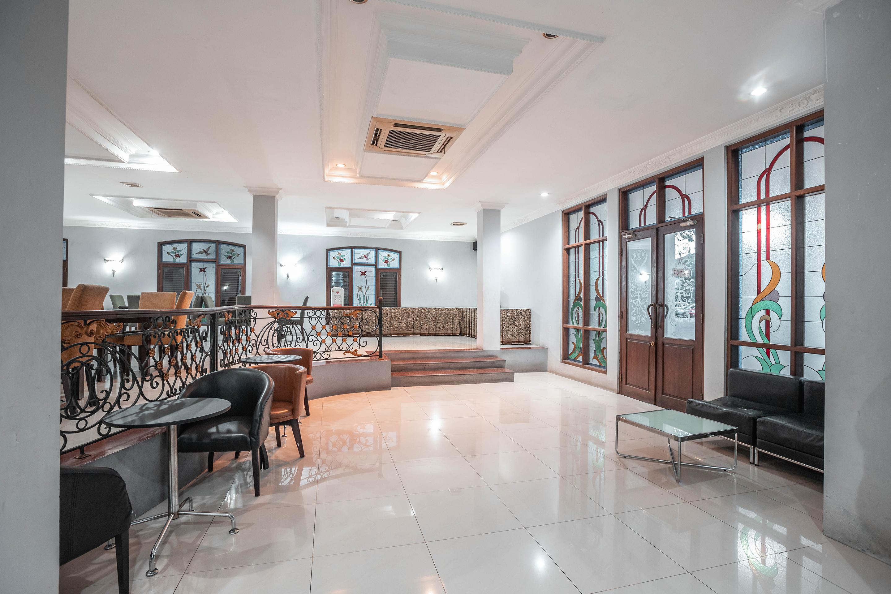 Super Oyo 686 Bunga Karang Hotel Bekasi Esterno foto