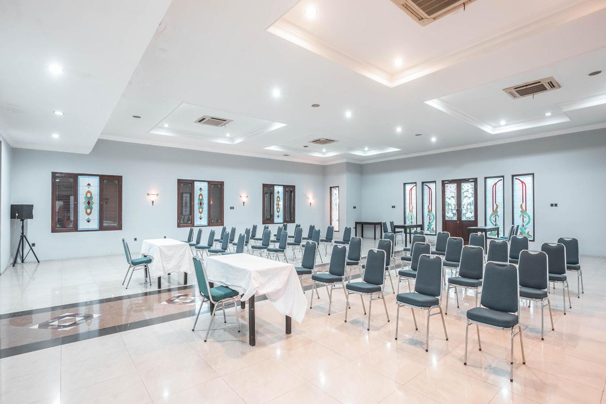 Super Oyo 686 Bunga Karang Hotel Bekasi Esterno foto