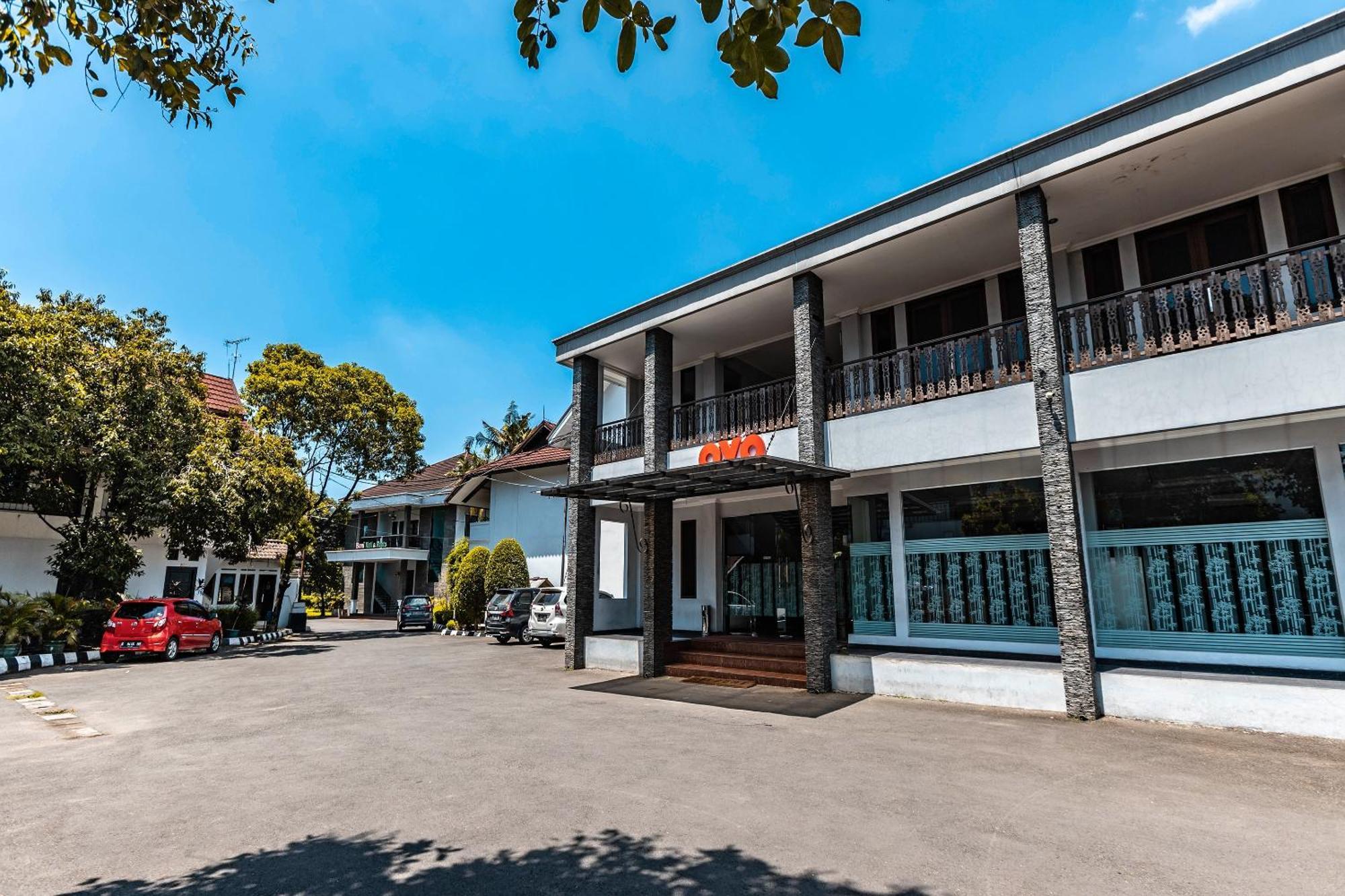 Super Oyo 686 Bunga Karang Hotel Bekasi Esterno foto