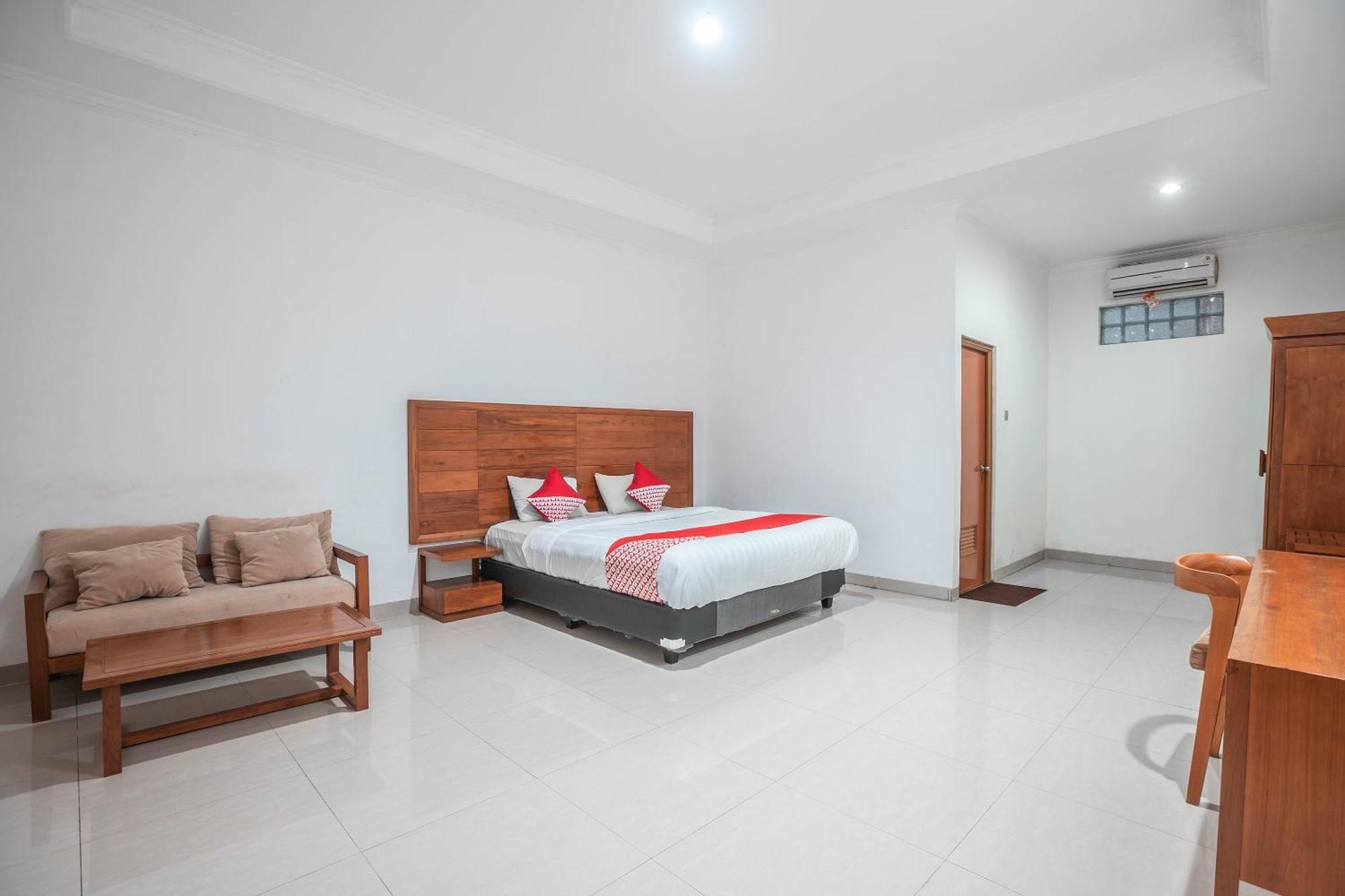 Super Oyo 686 Bunga Karang Hotel Bekasi Esterno foto