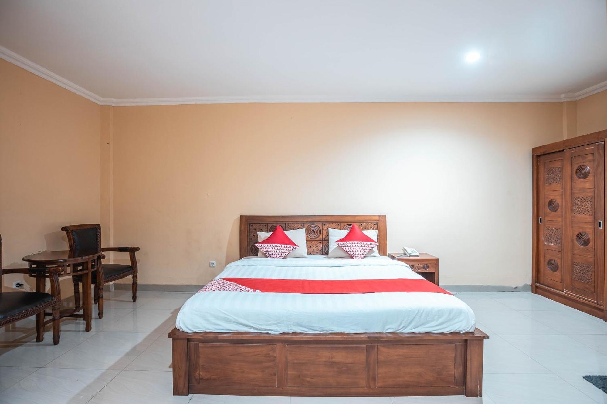Super Oyo 686 Bunga Karang Hotel Bekasi Esterno foto