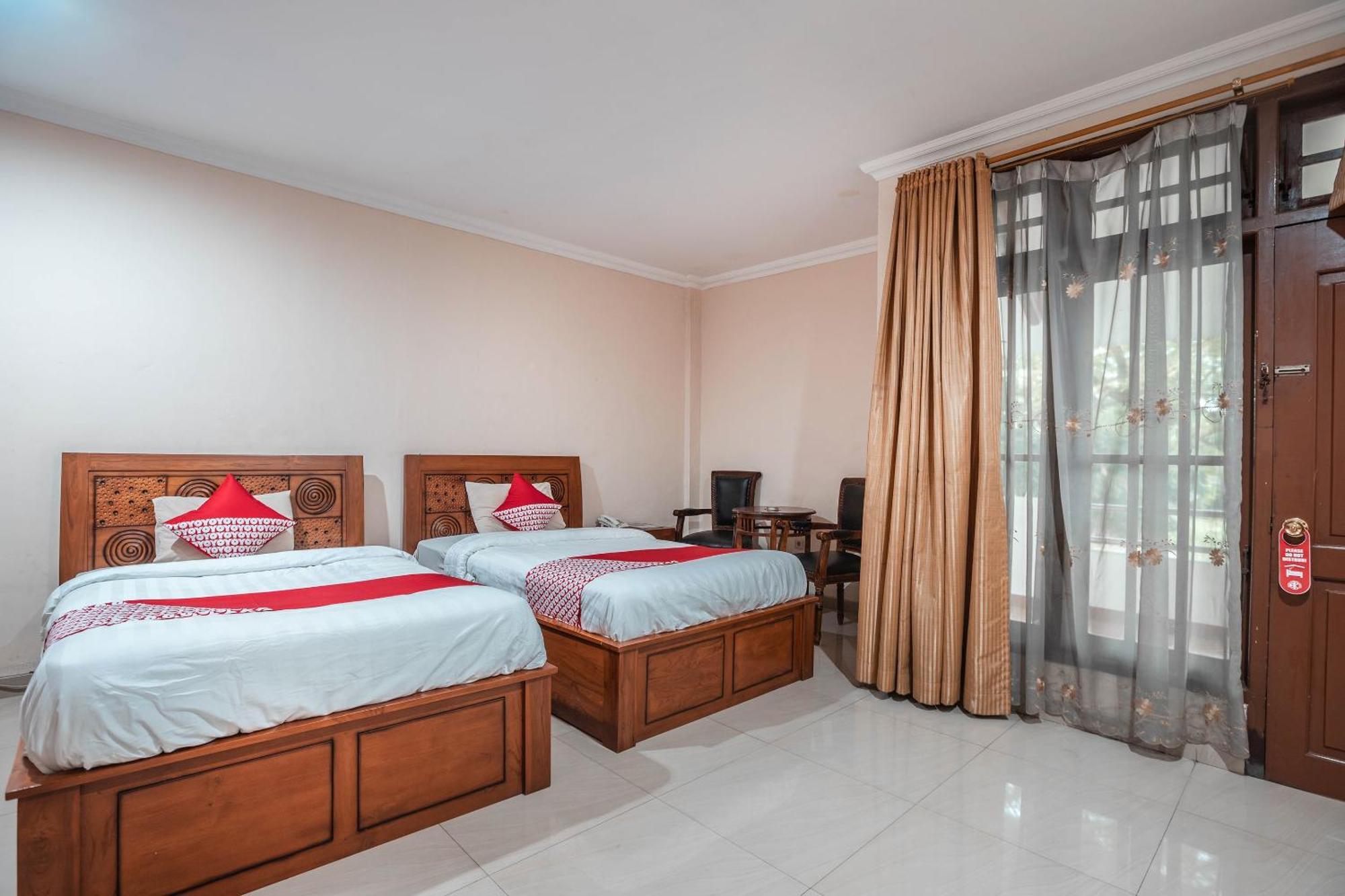 Super Oyo 686 Bunga Karang Hotel Bekasi Esterno foto