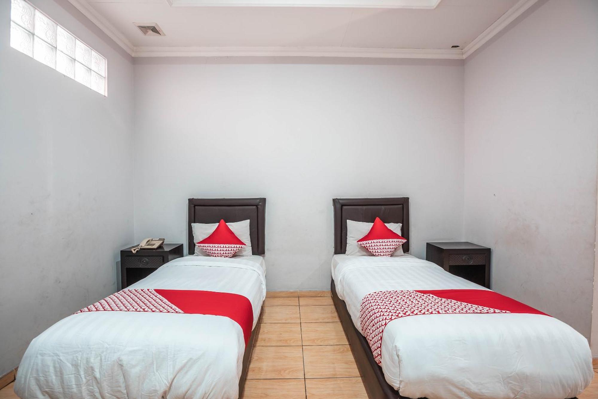 Super Oyo 686 Bunga Karang Hotel Bekasi Esterno foto