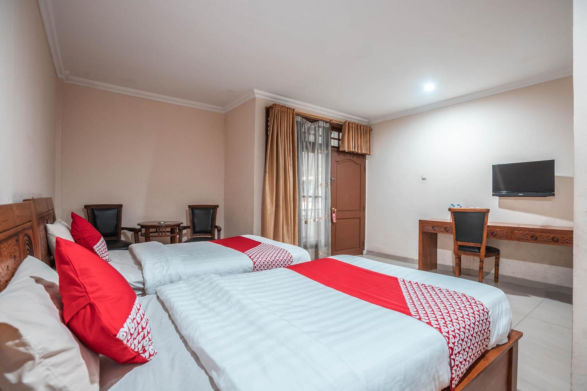 Super Oyo 686 Bunga Karang Hotel Bekasi Esterno foto