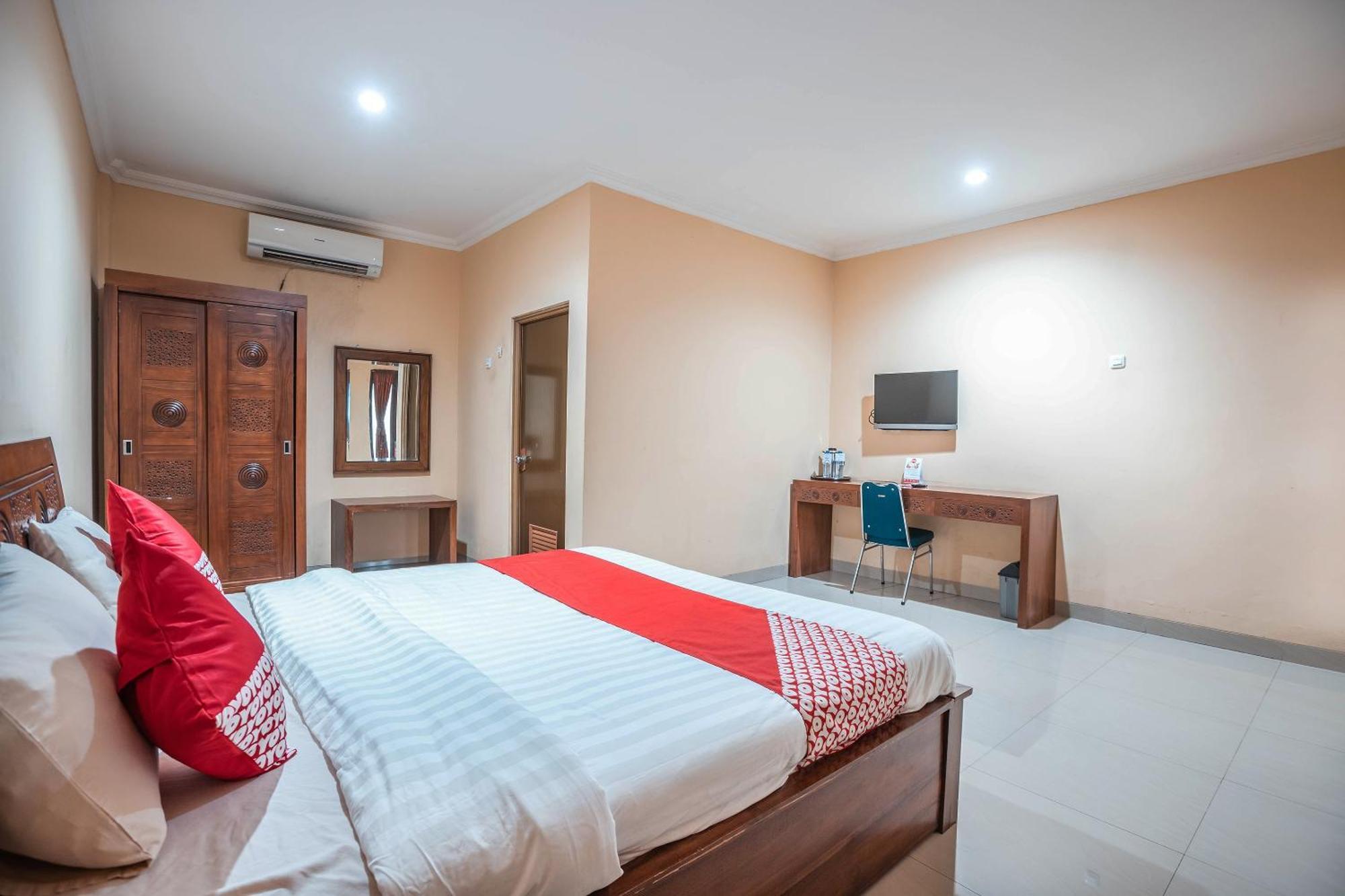 Super Oyo 686 Bunga Karang Hotel Bekasi Esterno foto