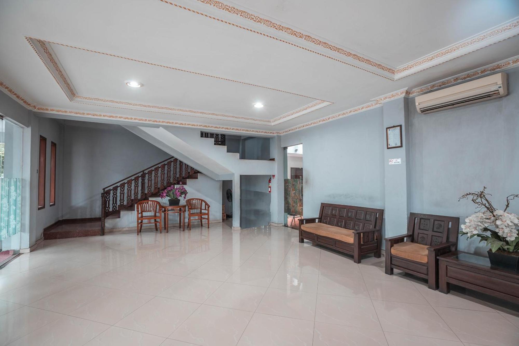 Super Oyo 686 Bunga Karang Hotel Bekasi Esterno foto