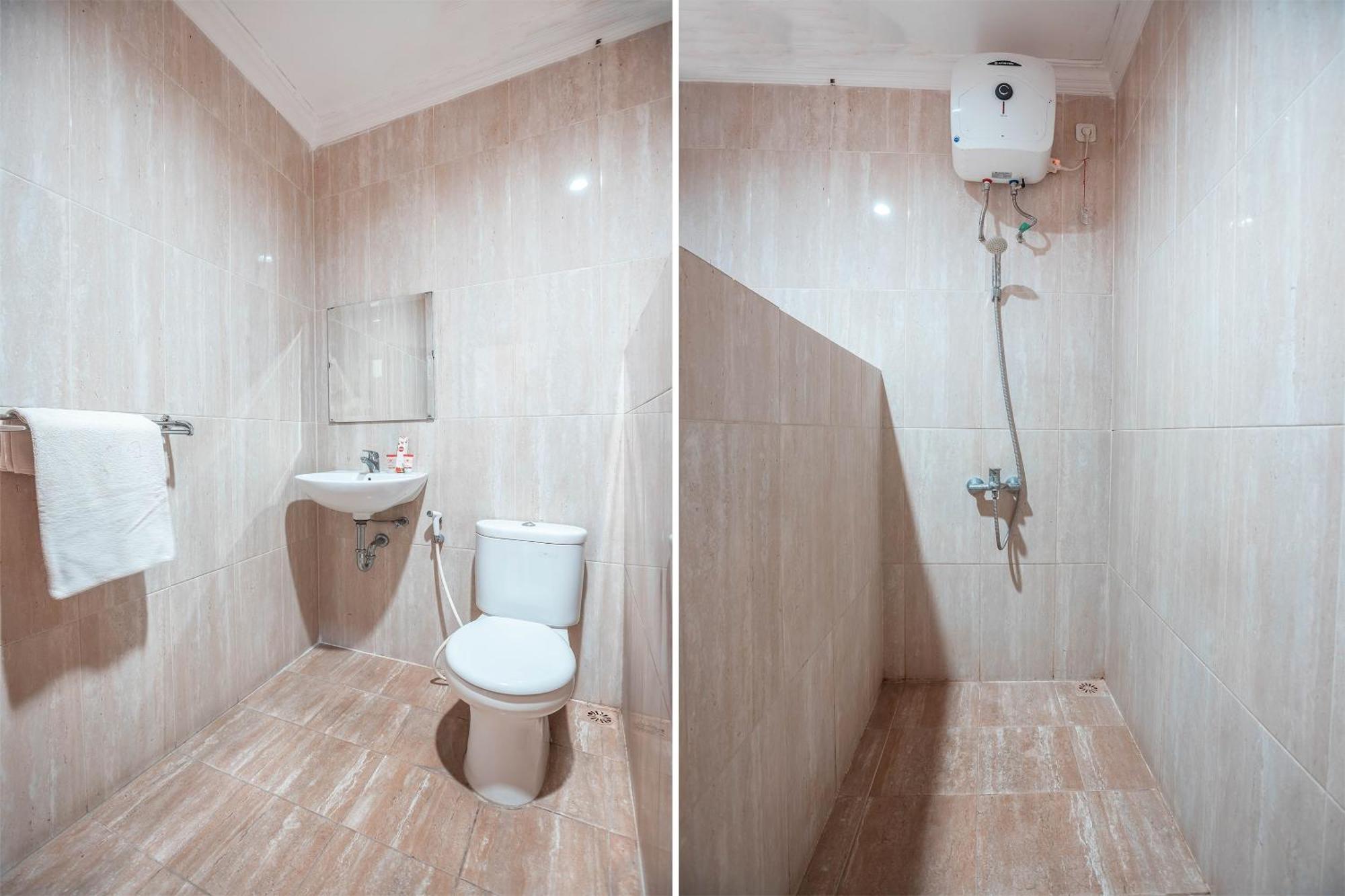Super Oyo 686 Bunga Karang Hotel Bekasi Esterno foto