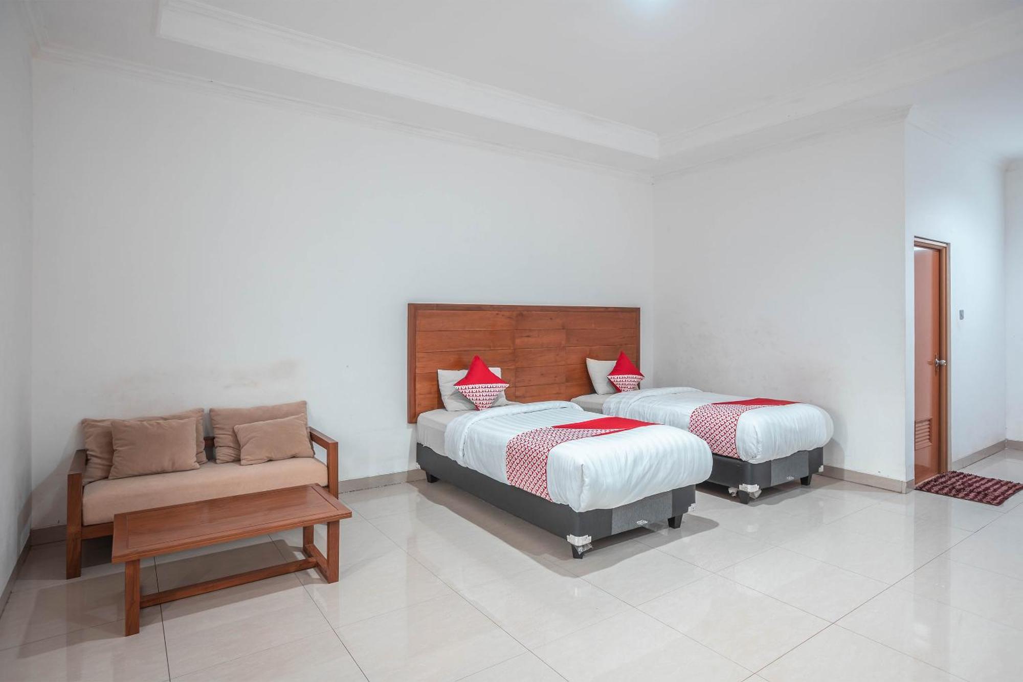 Super Oyo 686 Bunga Karang Hotel Bekasi Esterno foto