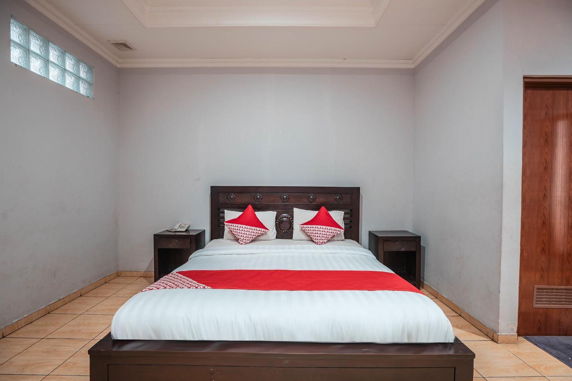 Super Oyo 686 Bunga Karang Hotel Bekasi Esterno foto