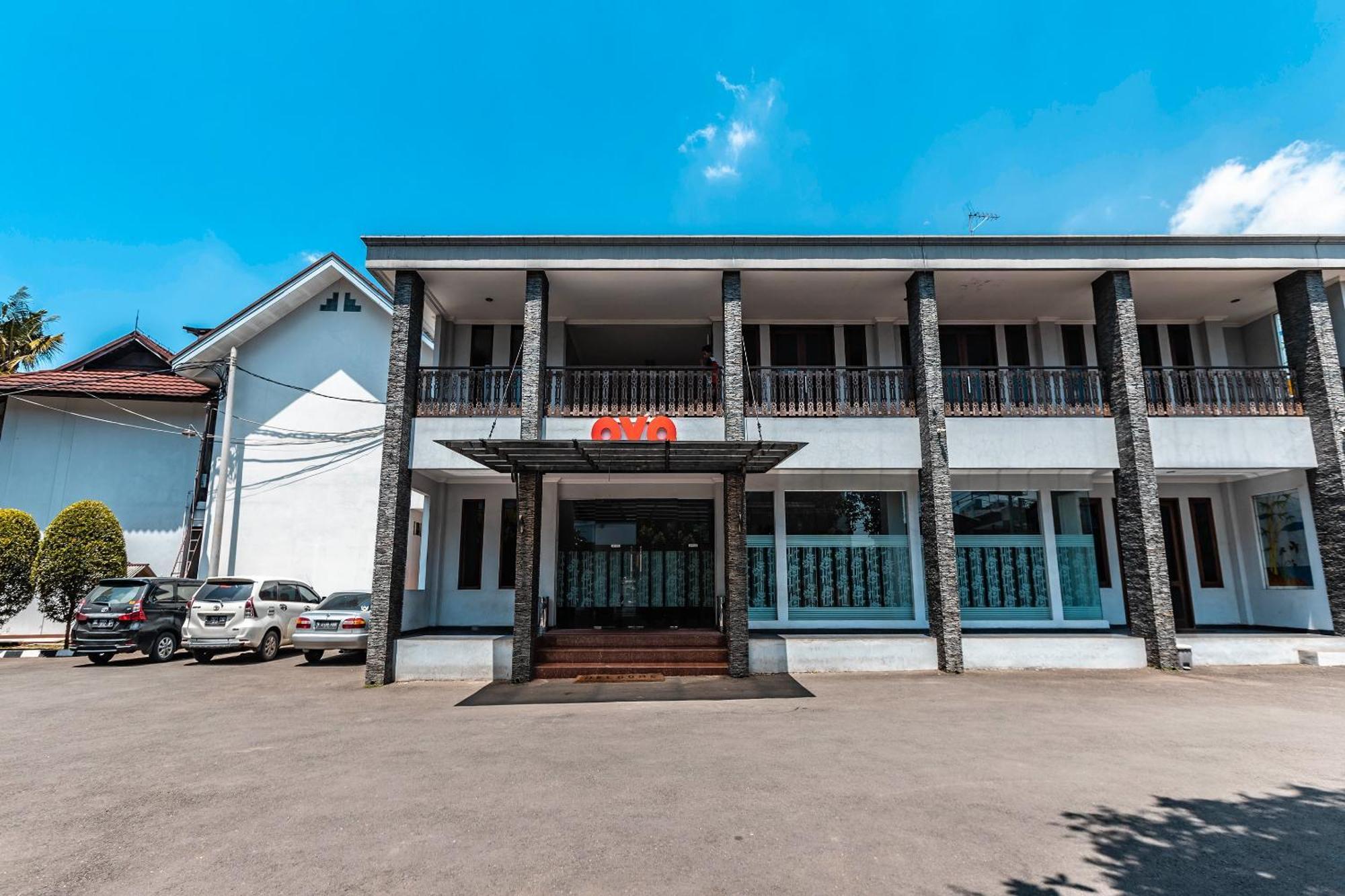 Super Oyo 686 Bunga Karang Hotel Bekasi Esterno foto