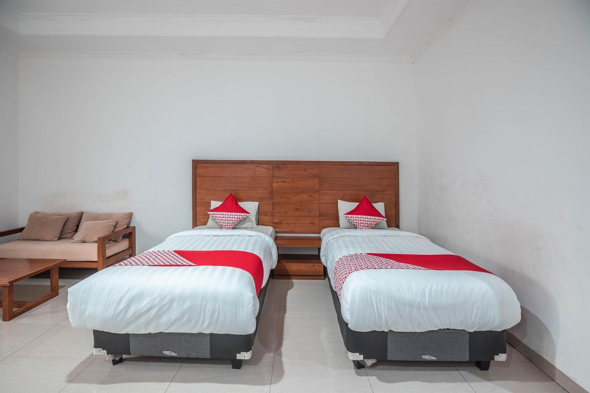 Super Oyo 686 Bunga Karang Hotel Bekasi Esterno foto